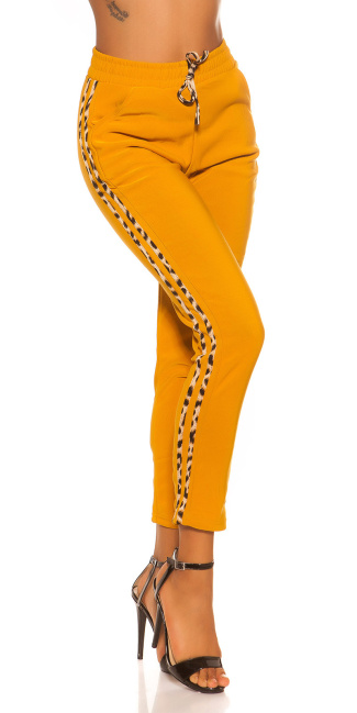 Trendy jogging broek met luipaard contrast streep mosterdgeel